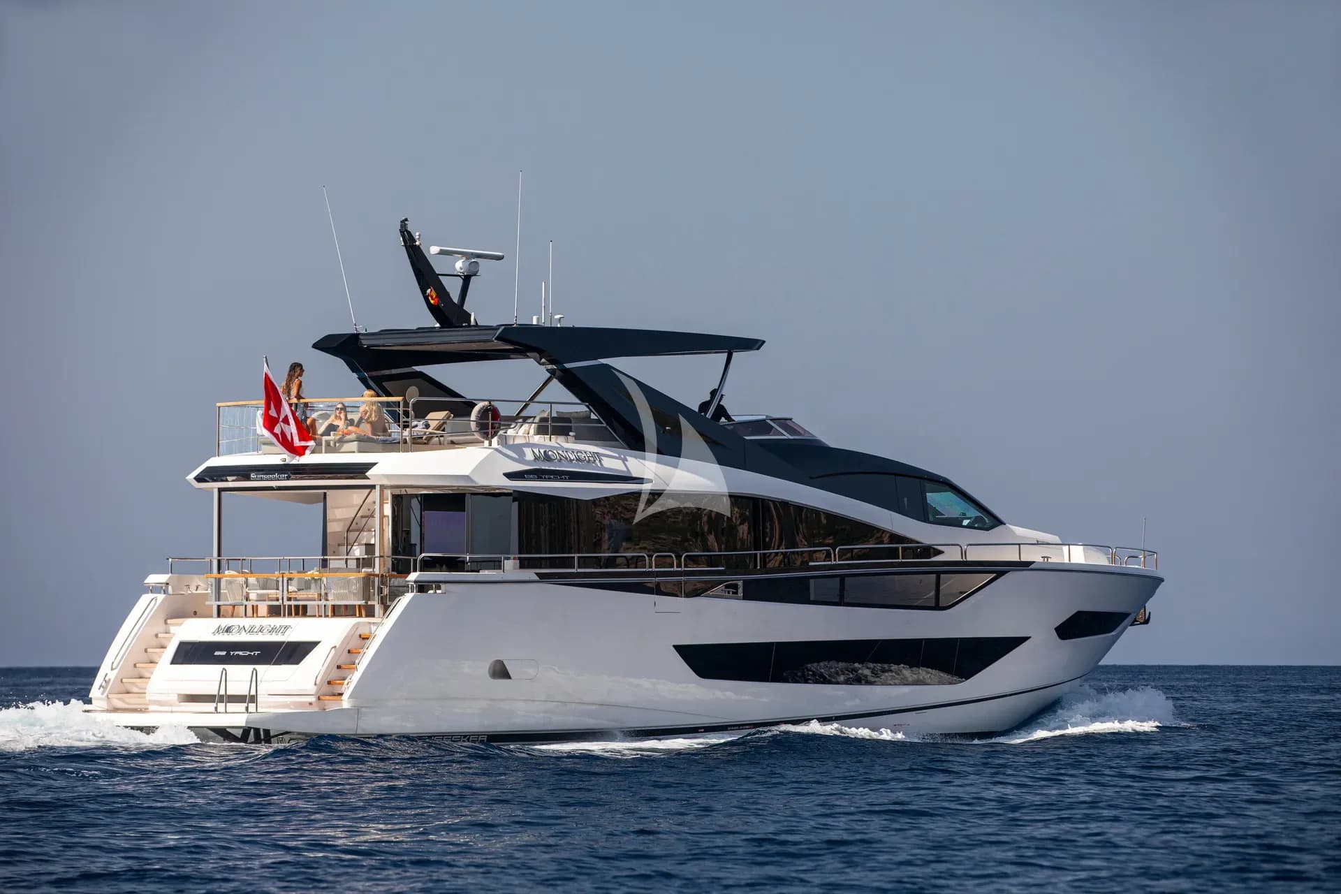 MOONLIGHT – Exterior