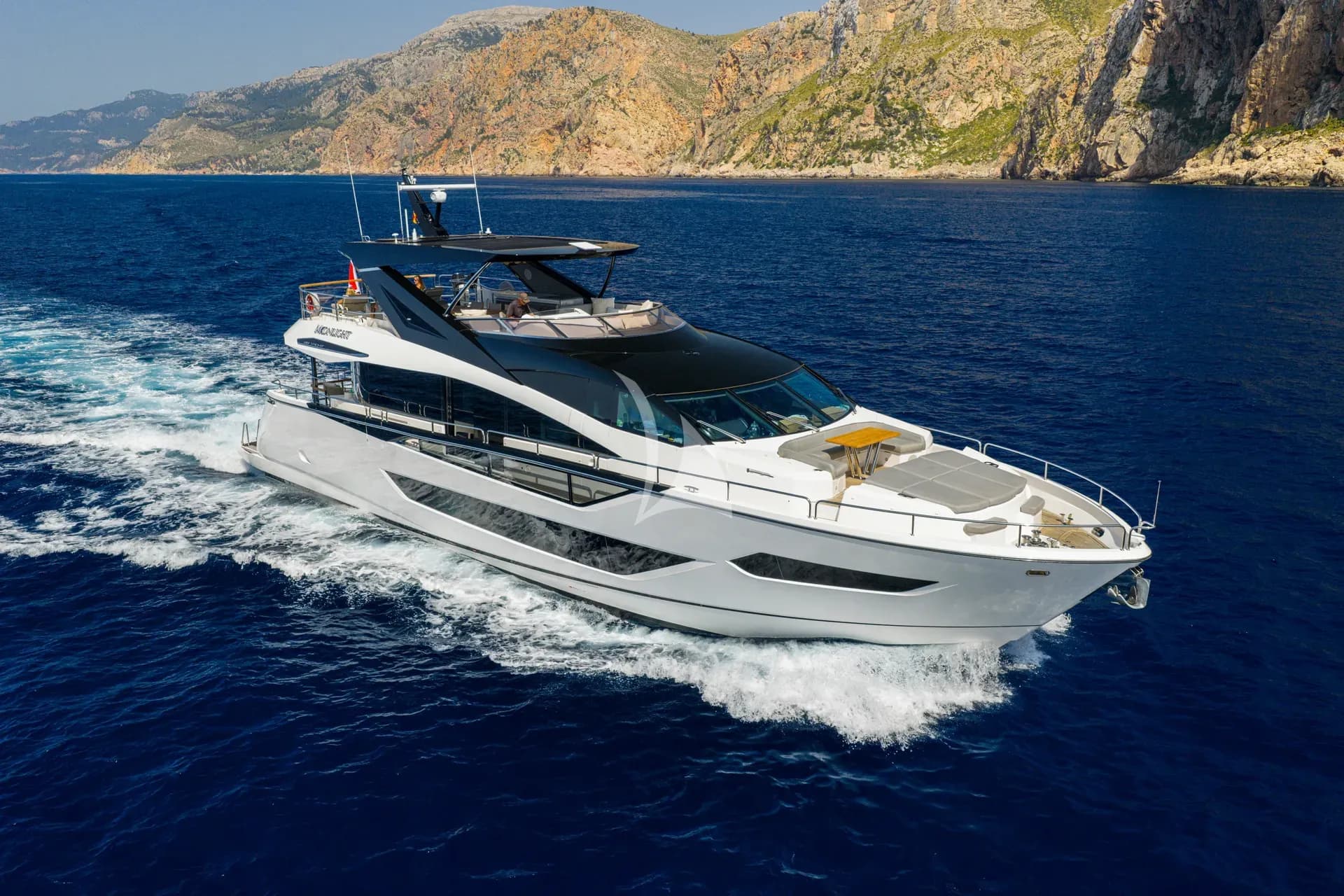 MOONLIGHT – Exterior