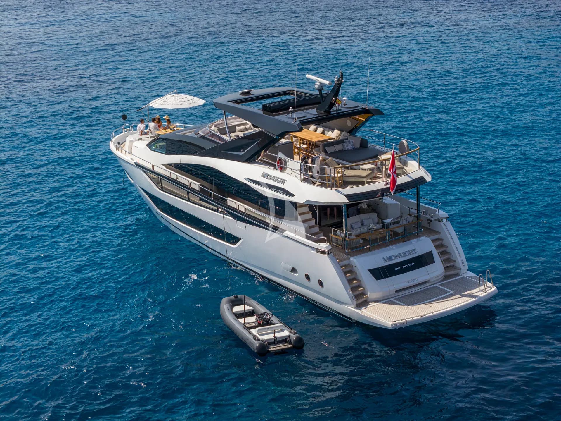 MOONLIGHT – Exterior