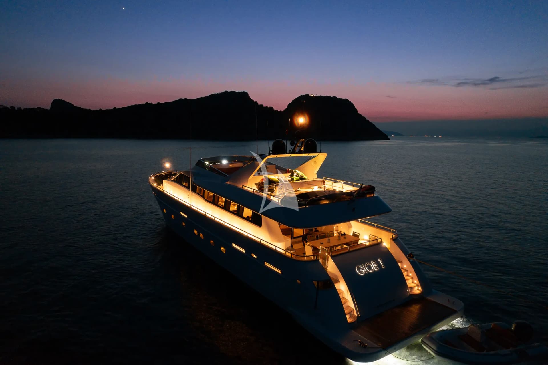 C-ROCK – Exterior