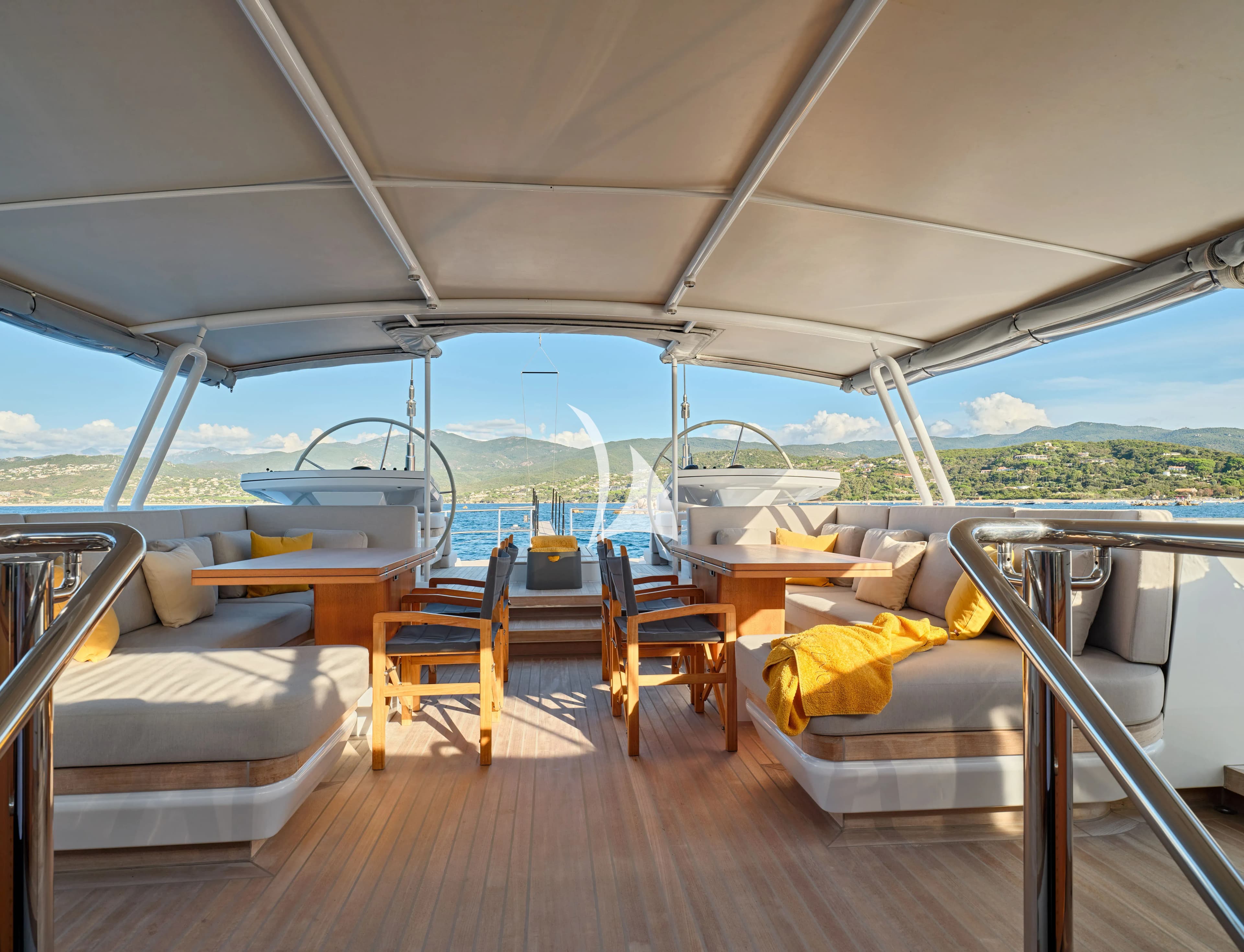 GUILLEMOT – Exterior