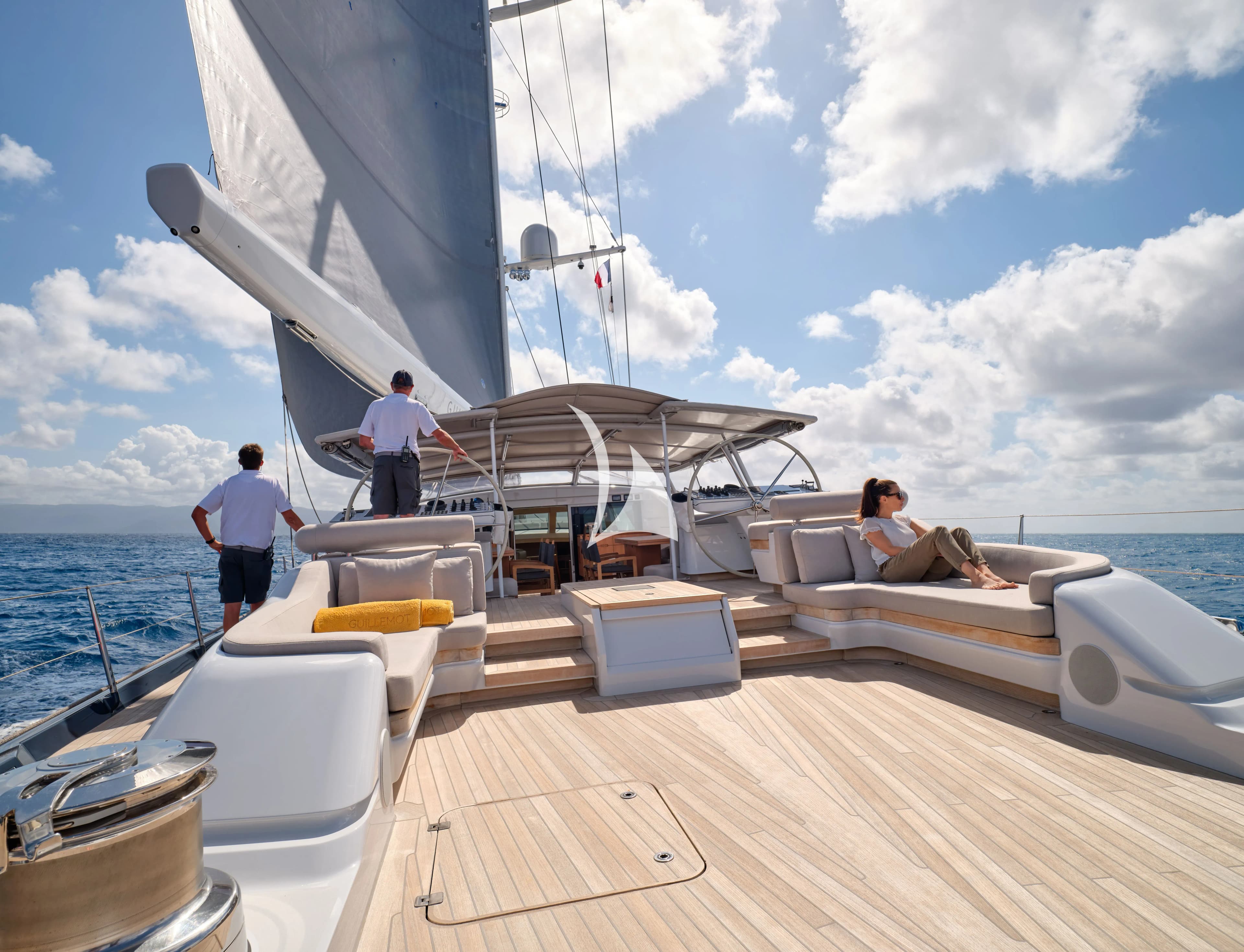 GUILLEMOT – Exterior