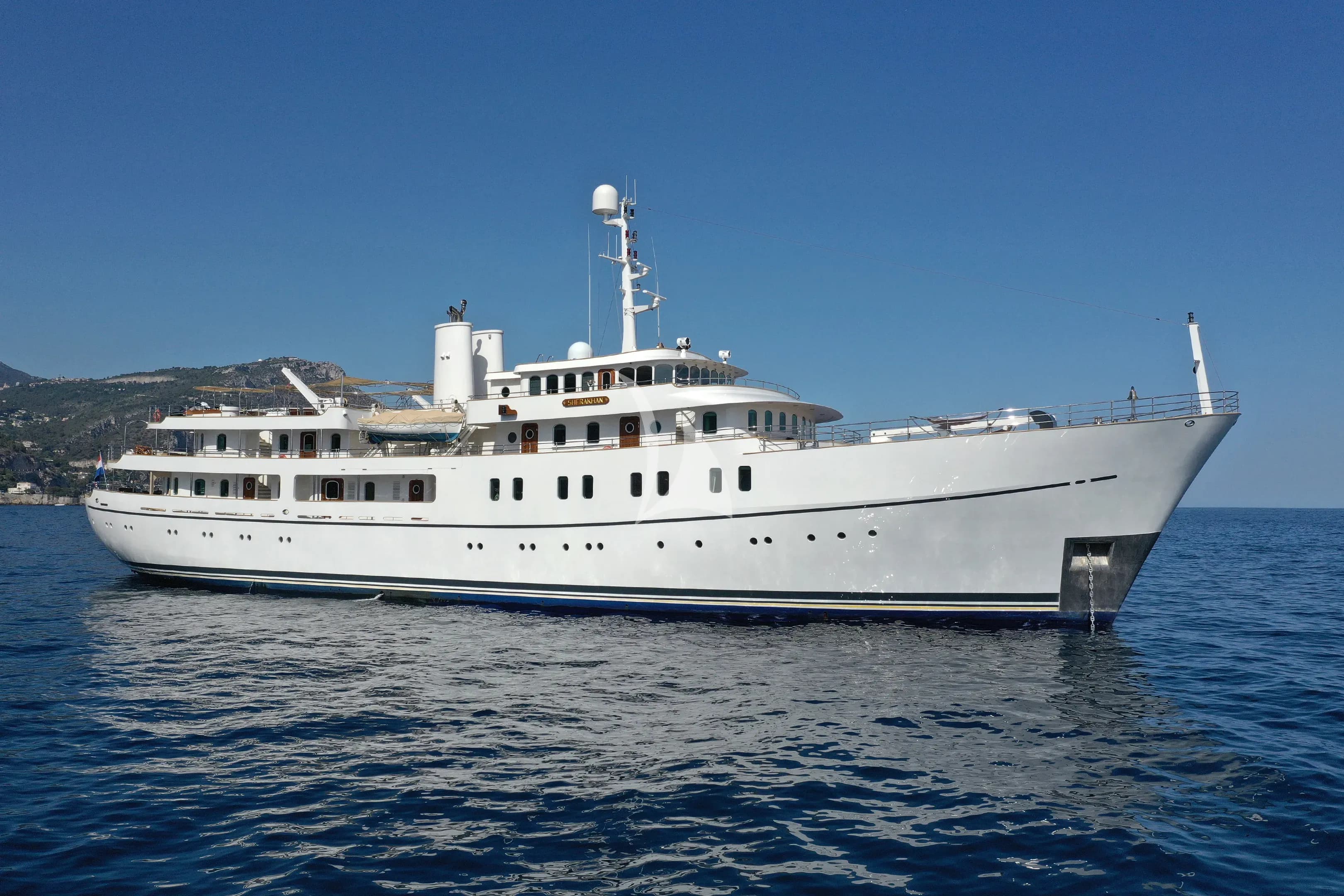 SHERAKHAN – Exterior