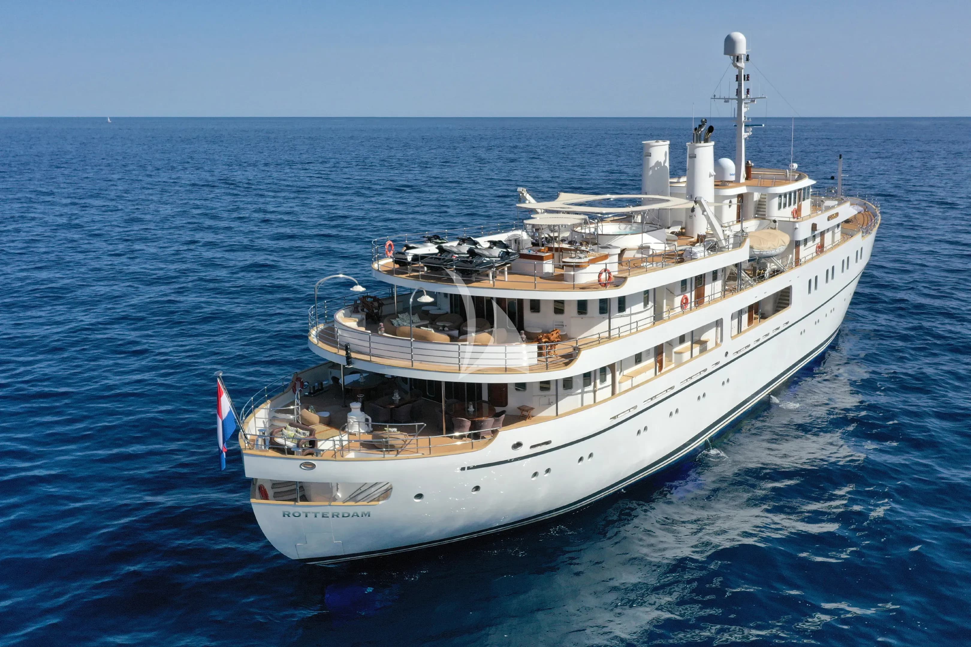 SHERAKHAN – Exterior