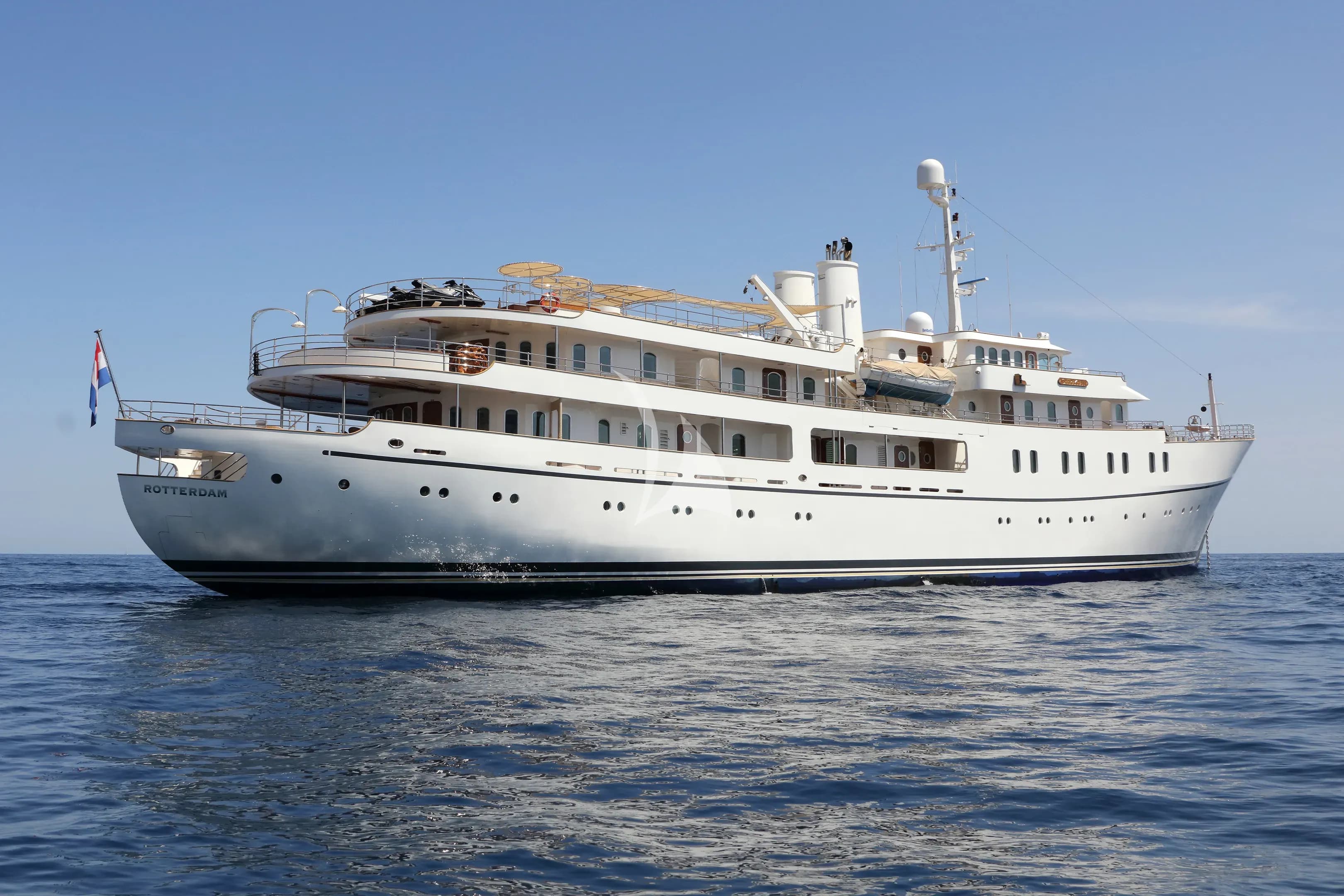 SHERAKHAN – Exterior