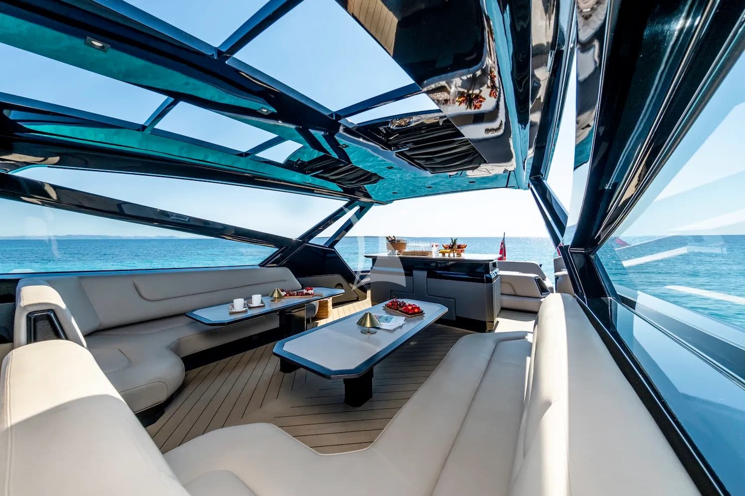 DOUBLE U – Exterior