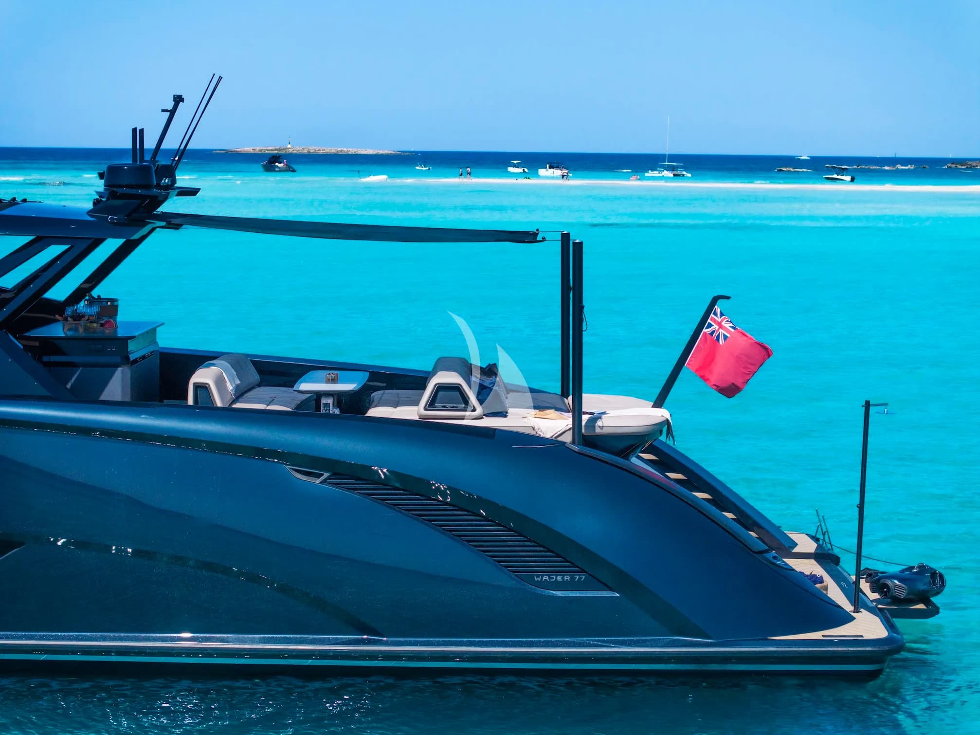 DOUBLE U – Exterior