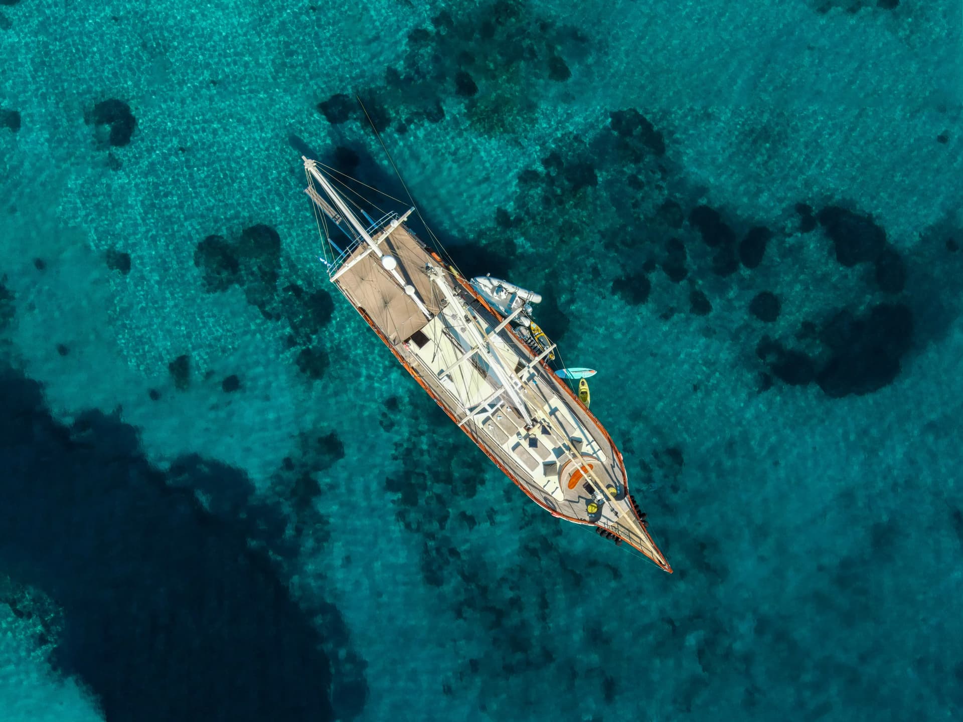 Aegean Schatz – Exterior