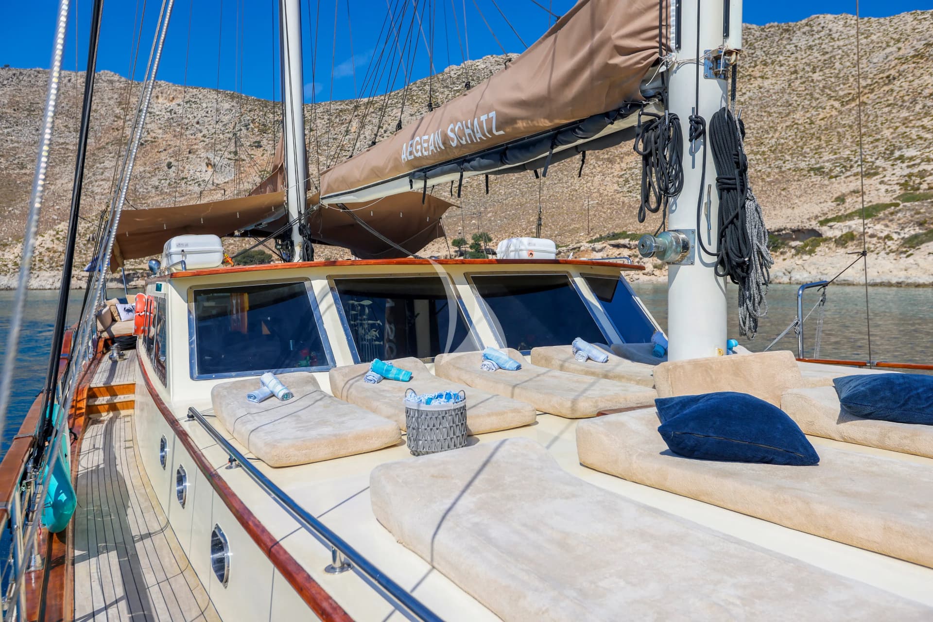 Aegean Schatz – Exterior
