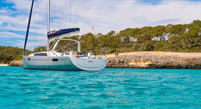 m41-monohull-anchored