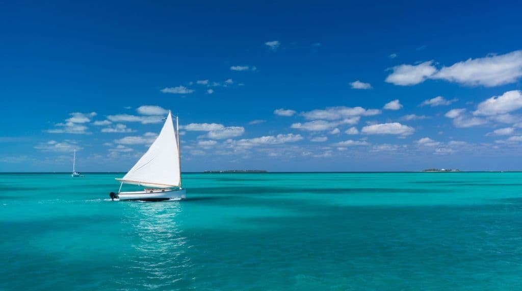 bahamas-boat-sailing