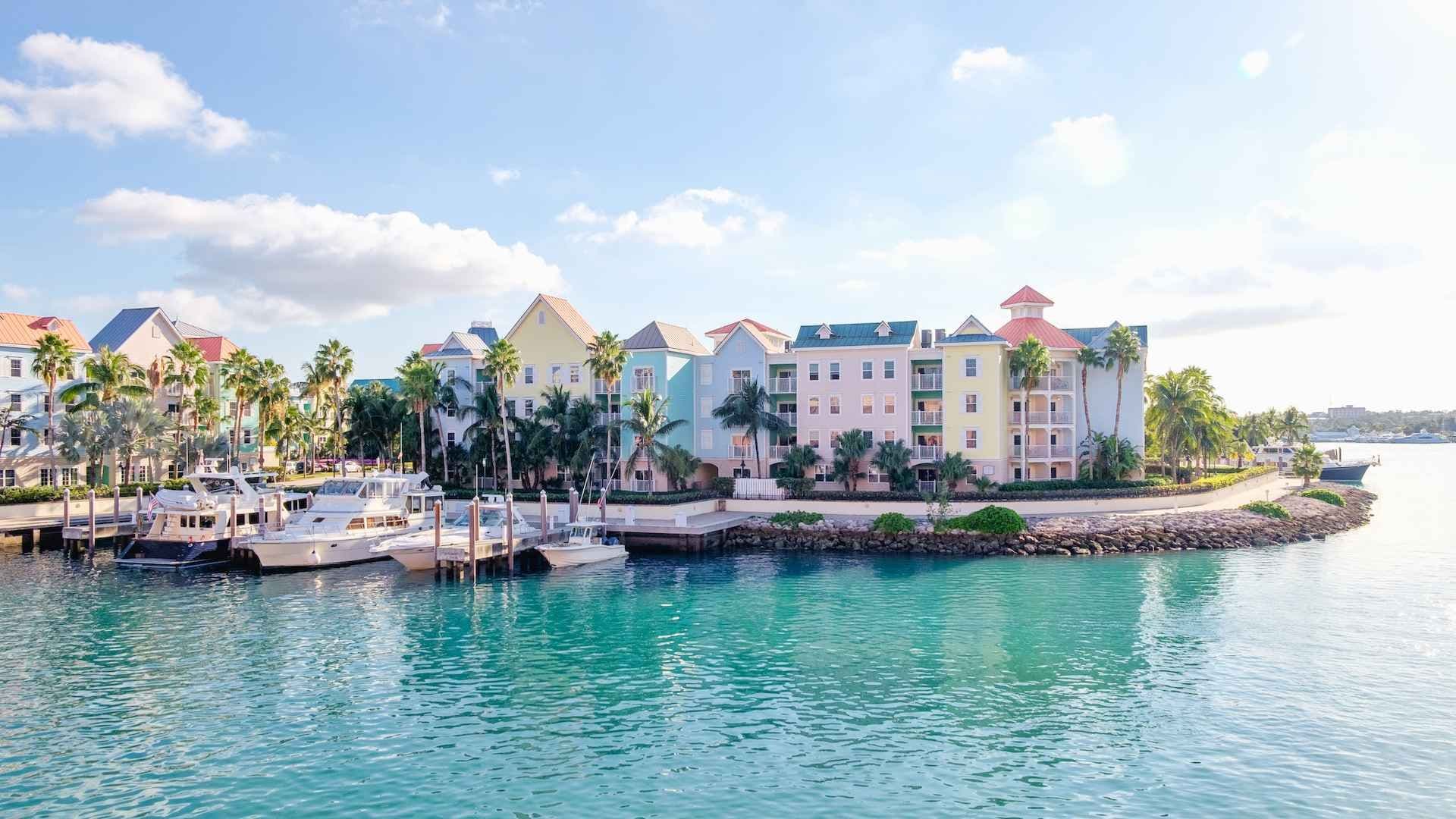 nassau-bahamas-colourful-houses-caribbean