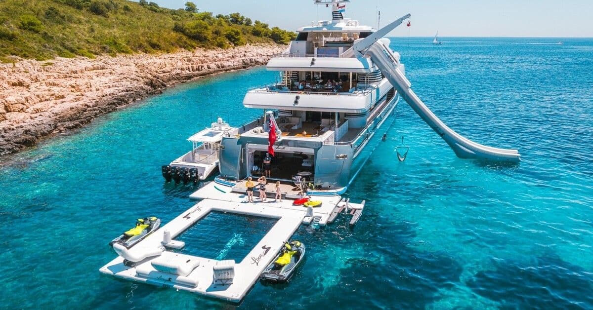 loon-in-croatia-with-watertoys