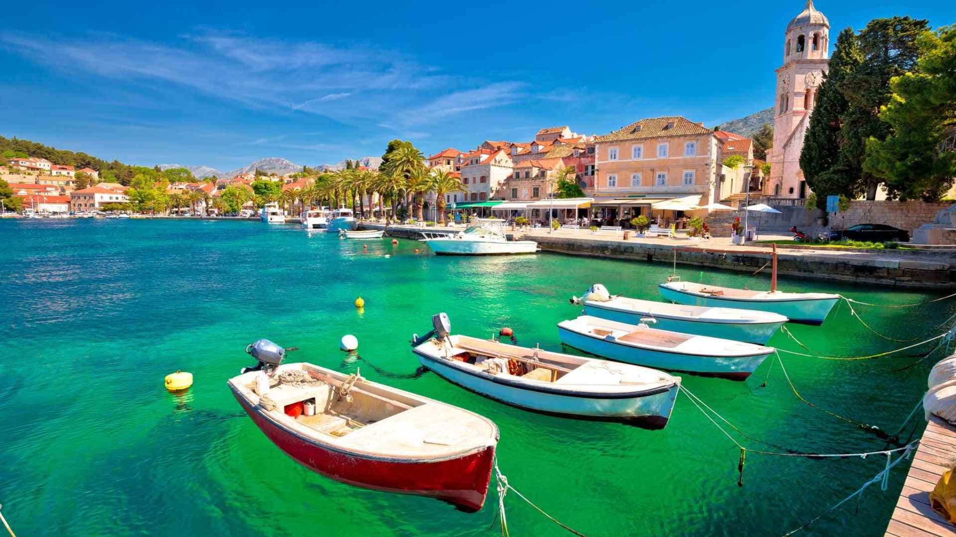 boats-in-marina