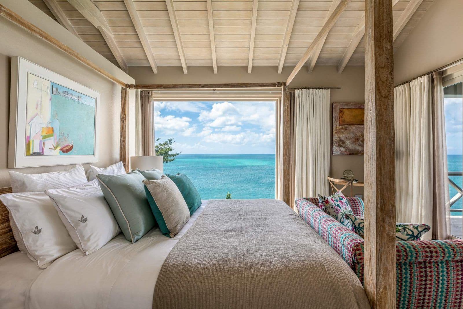 antigua-papillon-bedroom
