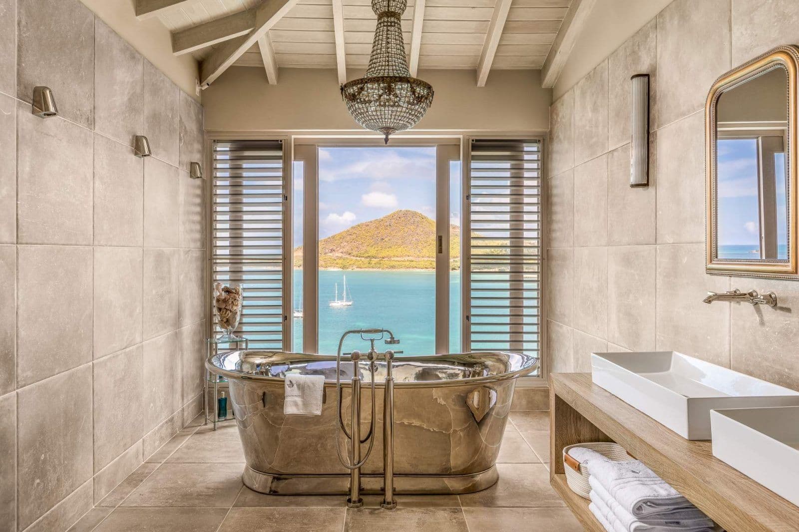 antigua-papillon-master-bath
