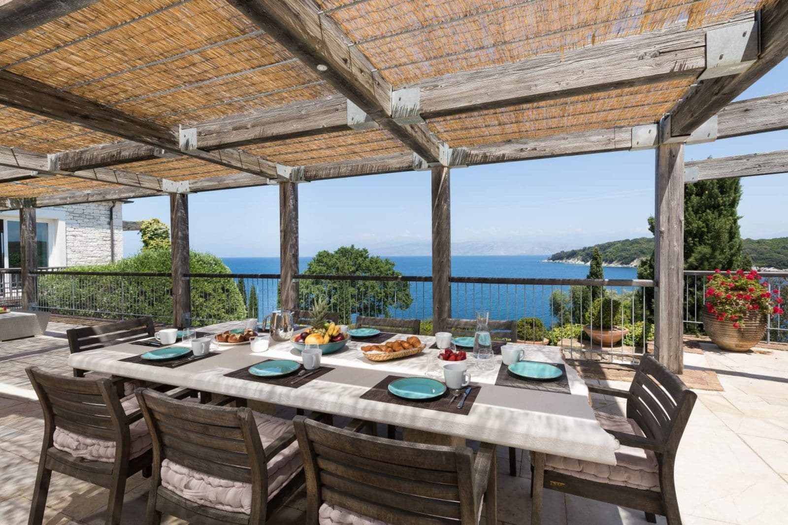 dining-area-villa-corfu-sea