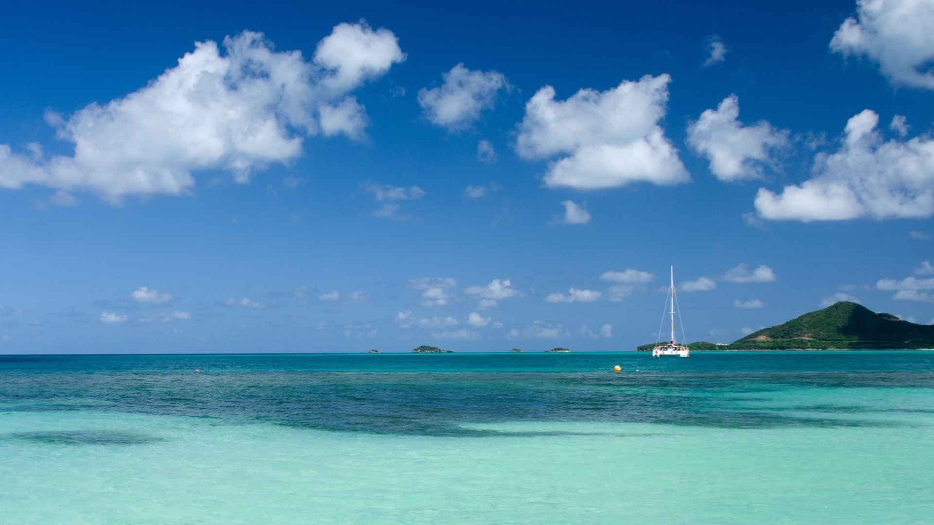 catamaran-in-jolly-harbour