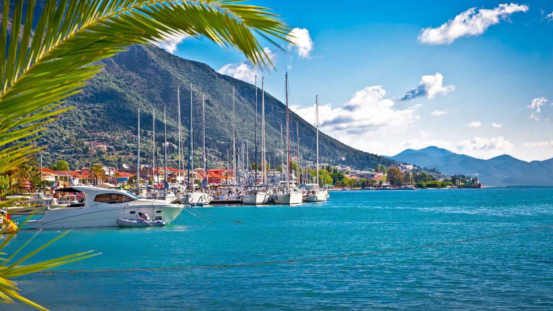 lefkada-boats-anchored