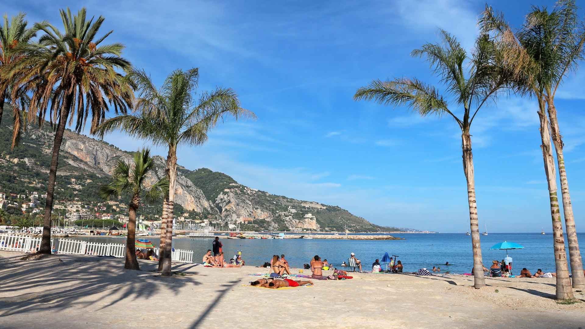 les sablettes beach