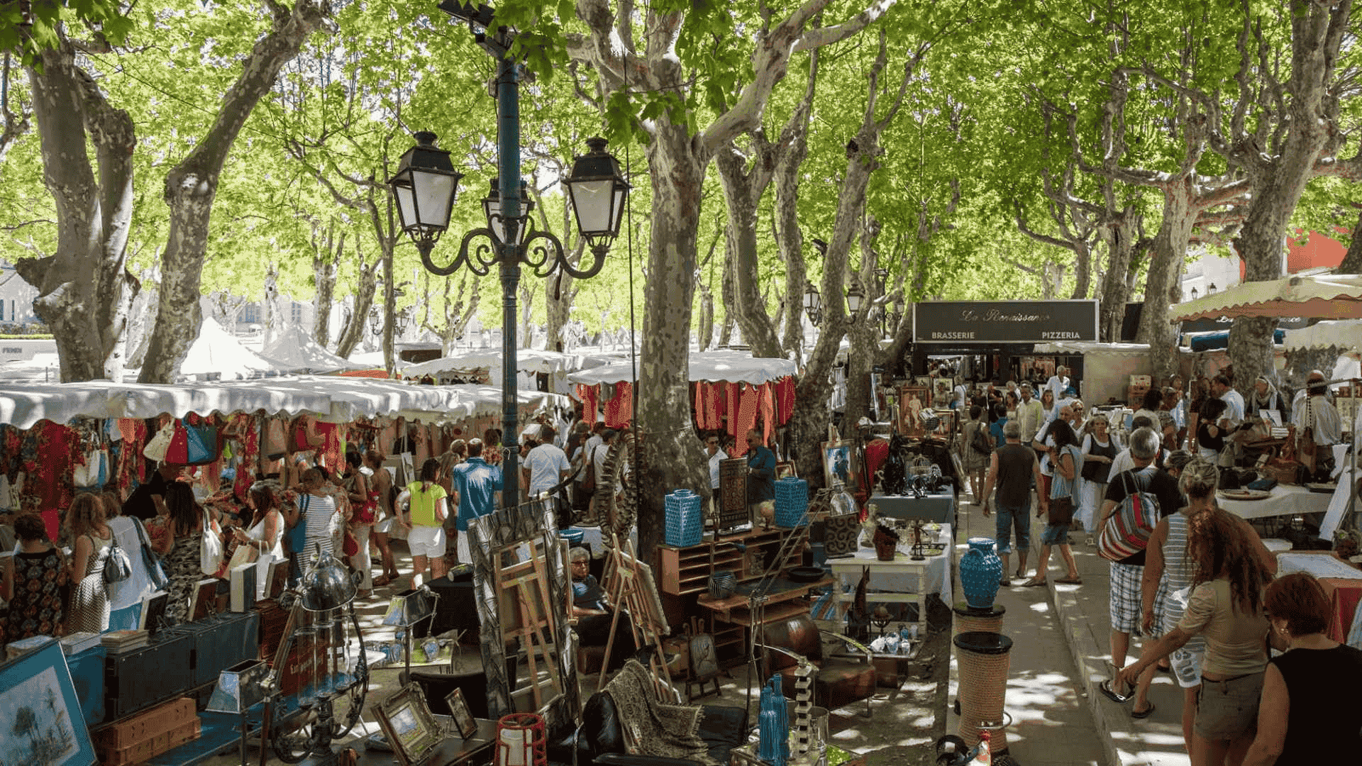 place des lices market in st tropez