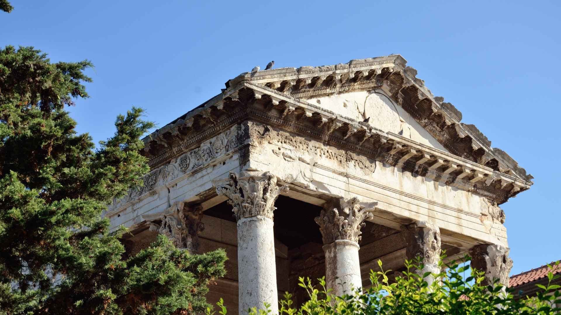 pula temple of augustus croatia