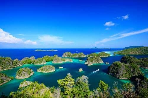 raja-ampat-wayag-lagoon