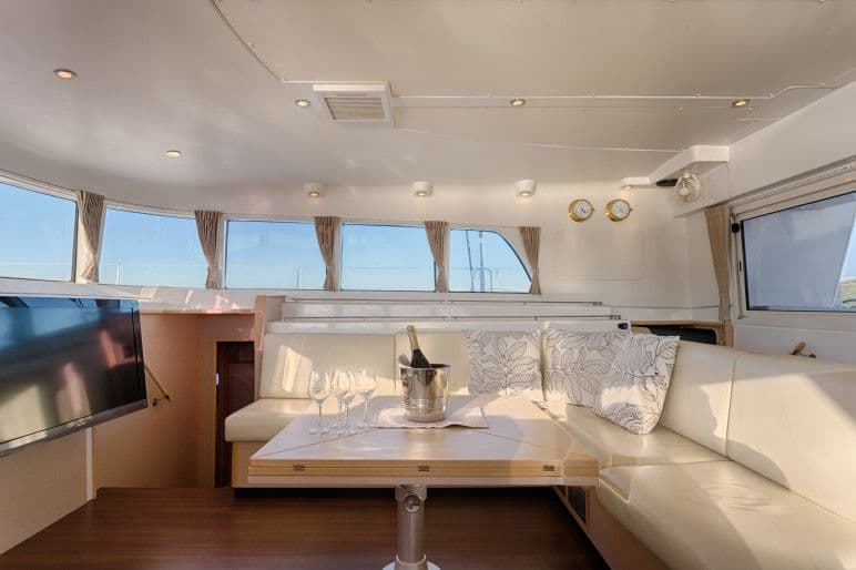 lagoon-42-jasmine-interior-saloon