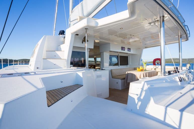 lagoon-42-jasmine-exterior-deck
