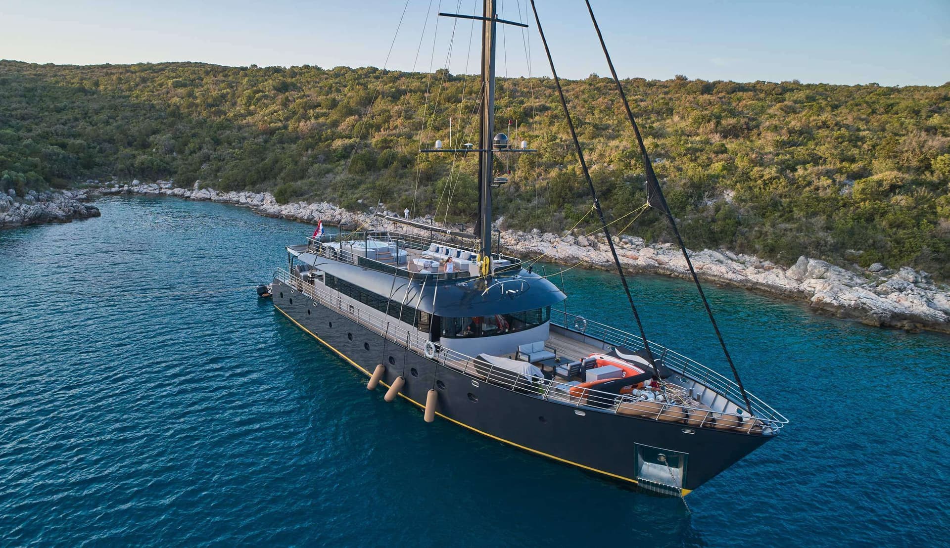 rara-avis-exterior