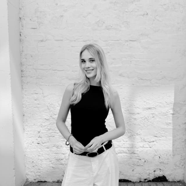 daisy-de-normann-black-and-white