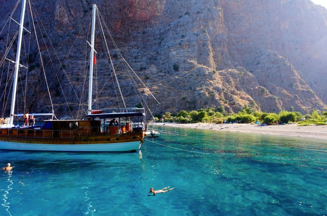 gocek-gulet-anchored