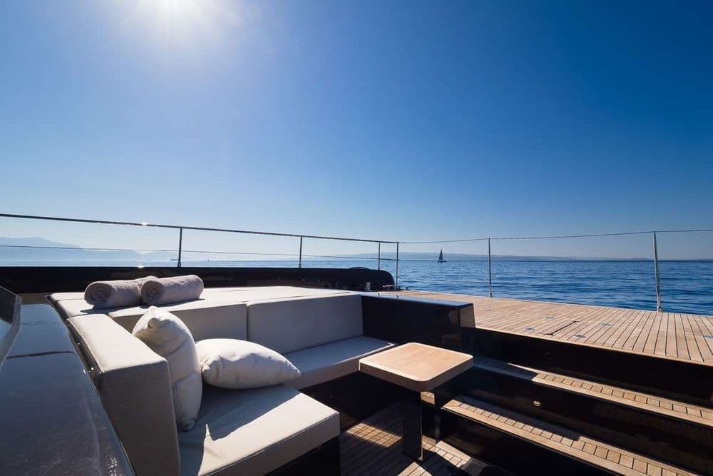 amber-one-sundeck