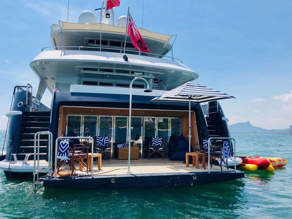 lady-azul-aft-beach-club