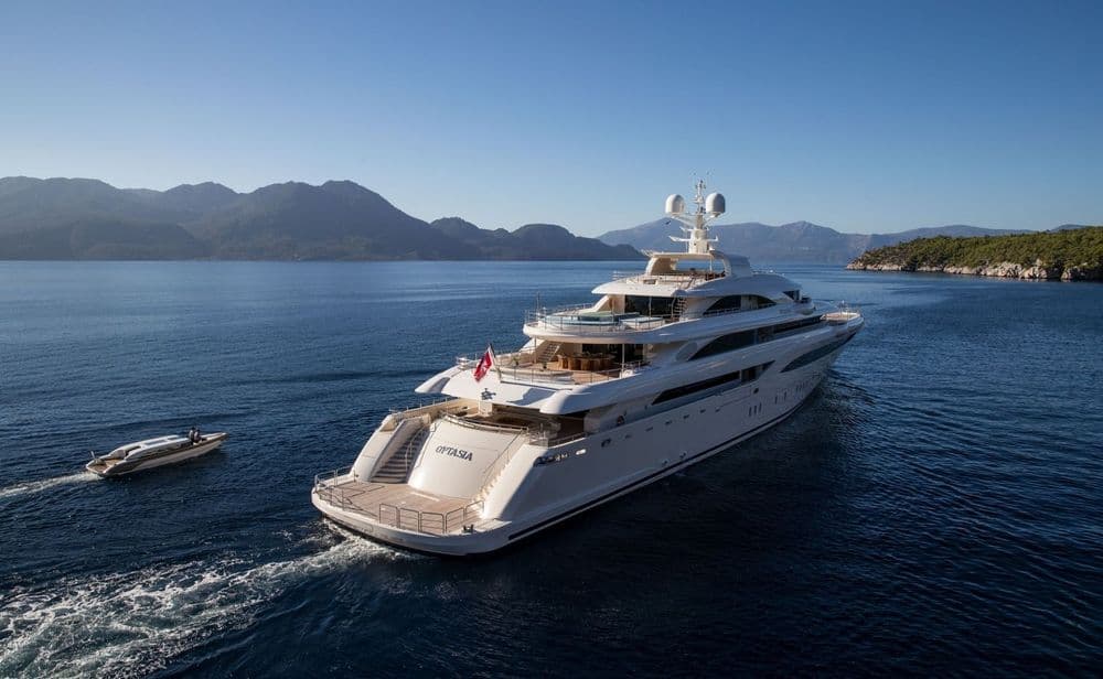 optasia-cruising-with-dingy