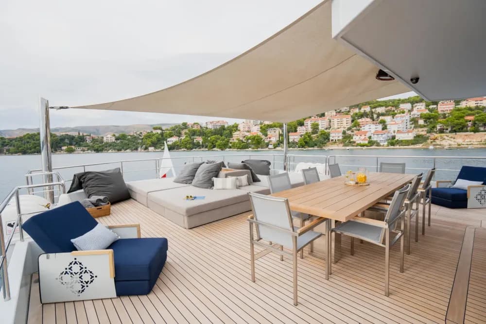 preference-19-aft-deck