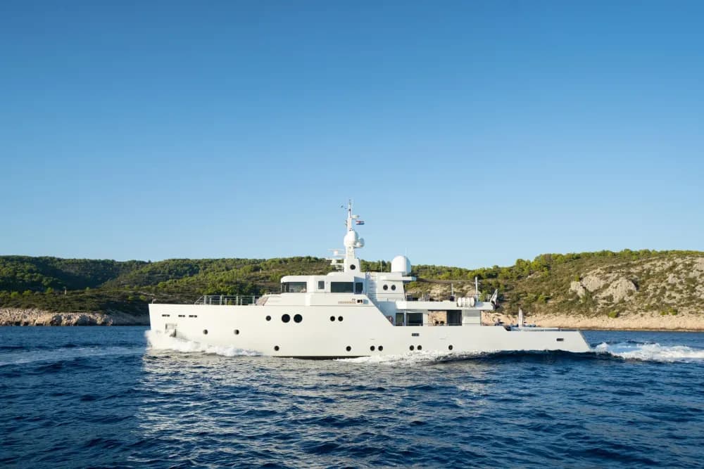 preference-19-exterior-full-boat