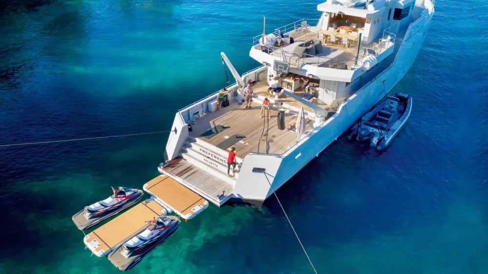 preference-19-exterior-aft-shot