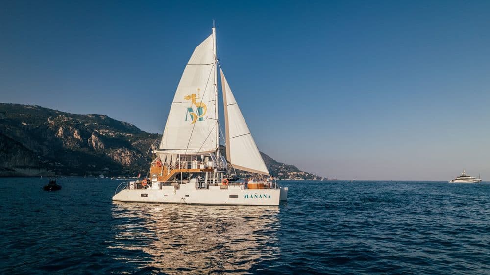 manana-exterior-boat