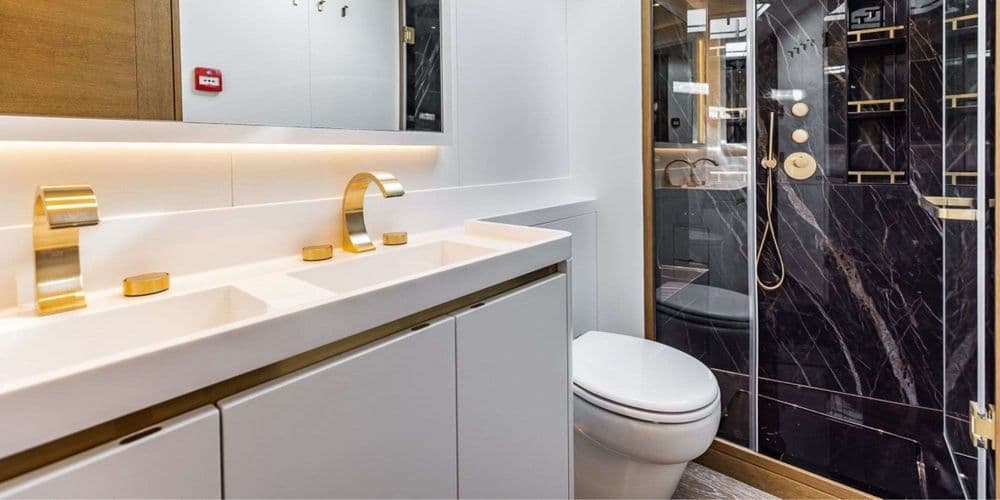 fancy-interior-bathroom