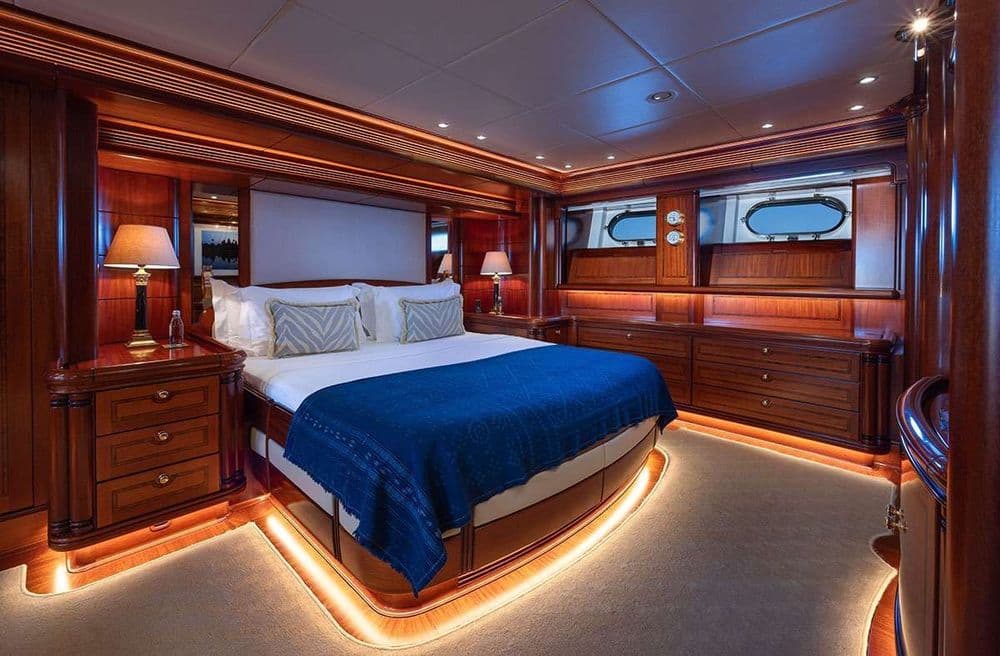 hyperion-interior-cabin-bedroom