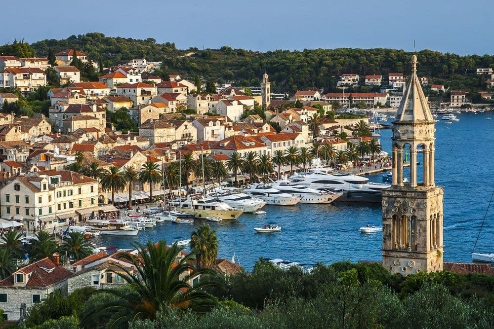 hvar-boats-anchored-marina