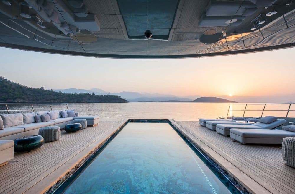savannah-aft-deck-pool