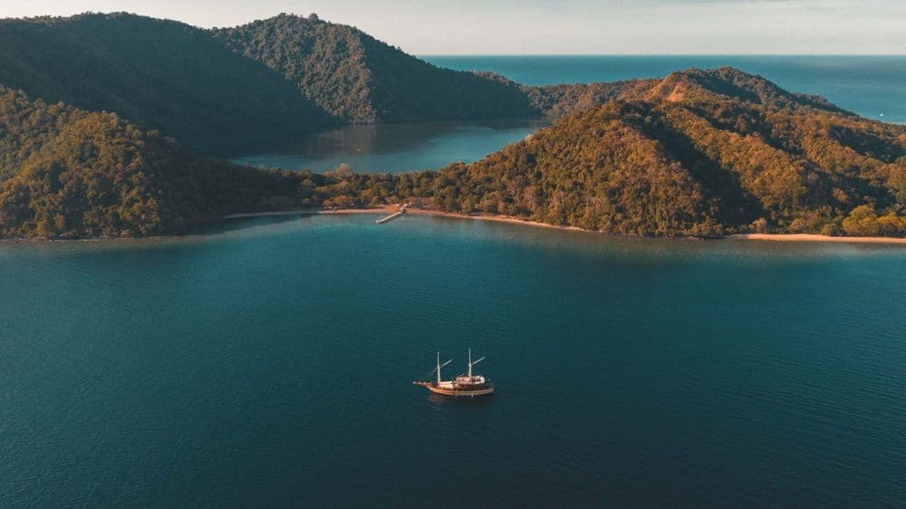raja-ampat-the-maj-cruising
