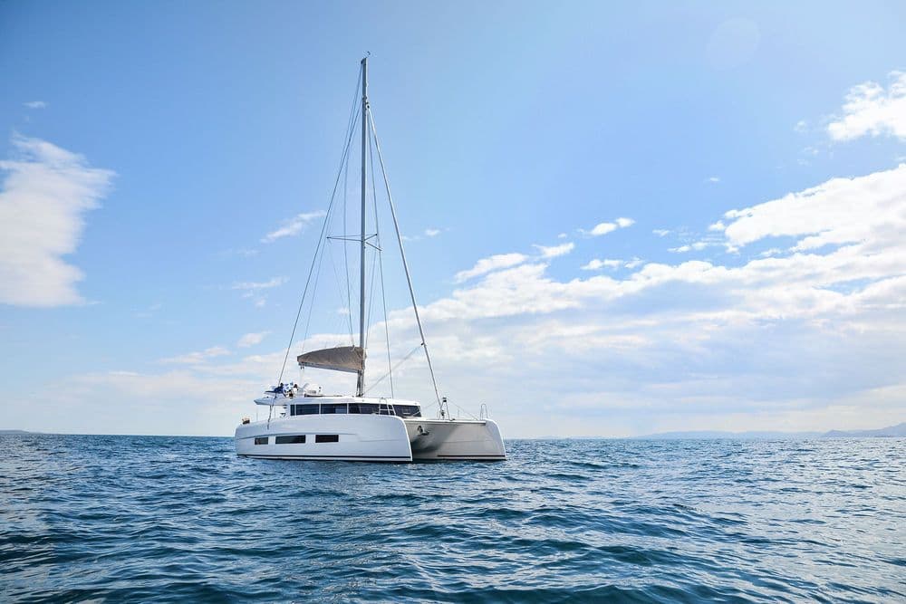 dufour-48-catamaran-exterior