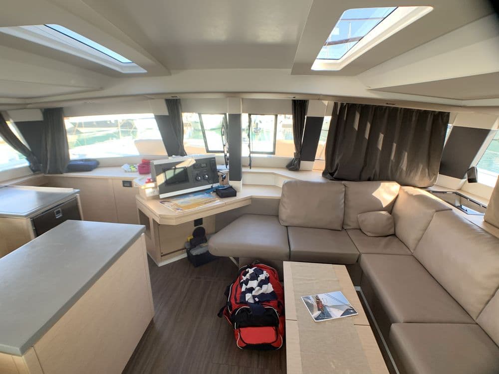 saba-50-waterloo-interior-saloon