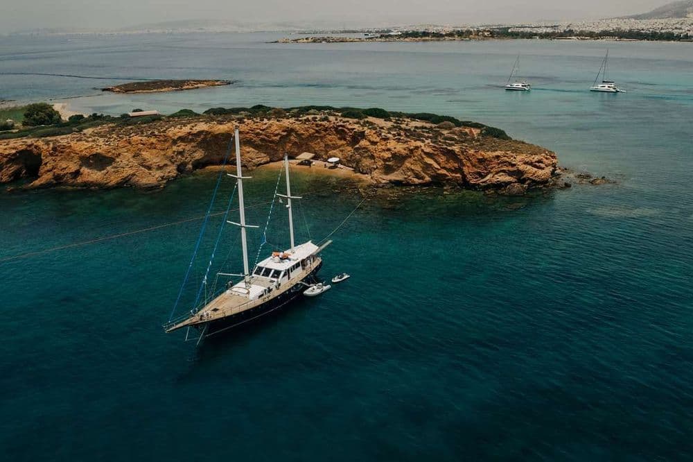 anemos-exterior-anchored