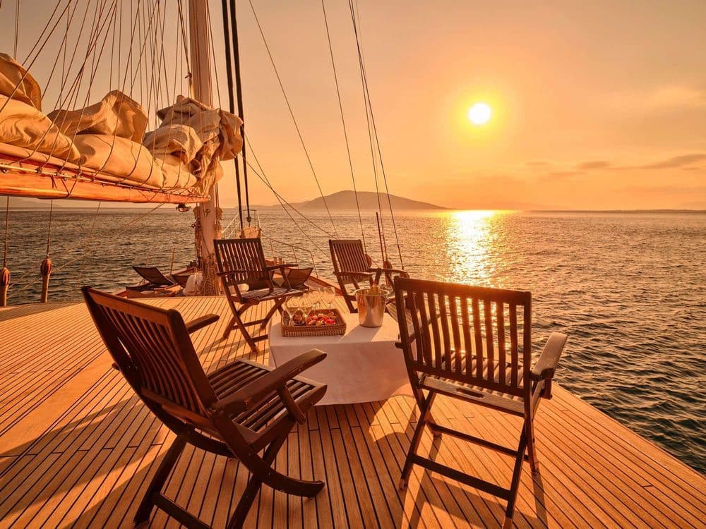 myra-gulet-exterior-sunset