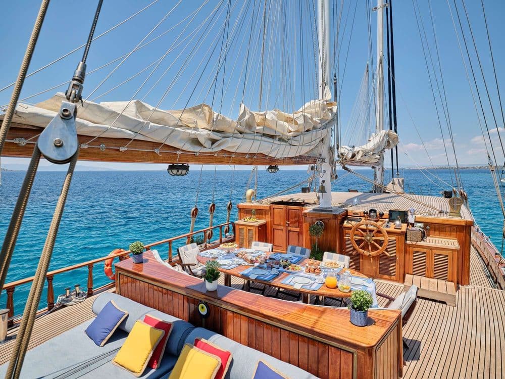 myra-exterior-gulet-dining-area