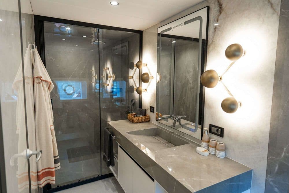 north-wind-gulet-interior-bathroom